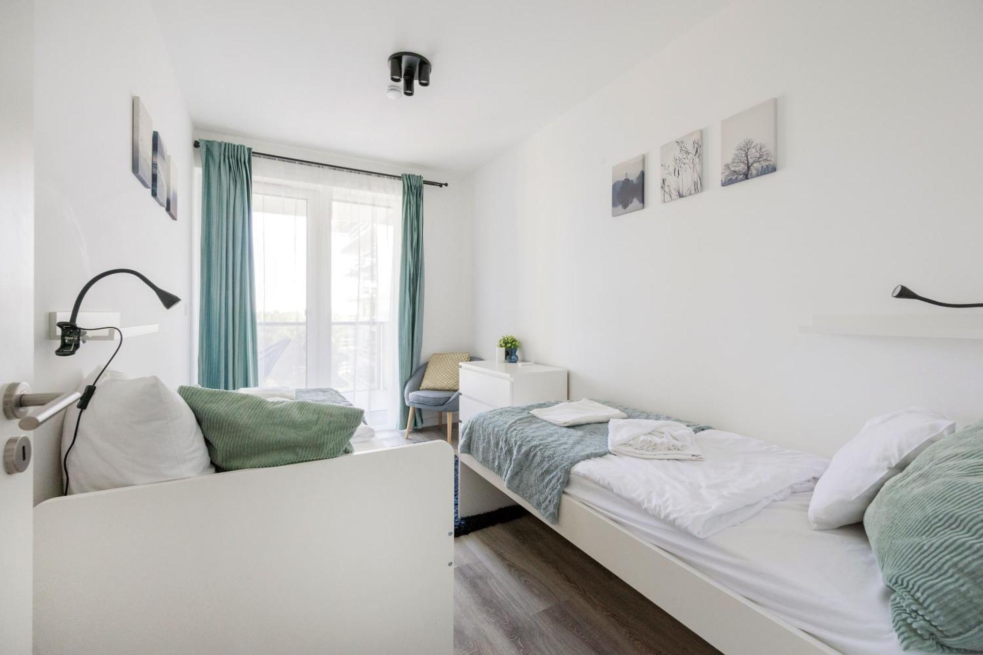 Modern Riverfront Apartment With Free Parking Boedapest Buitenkant foto