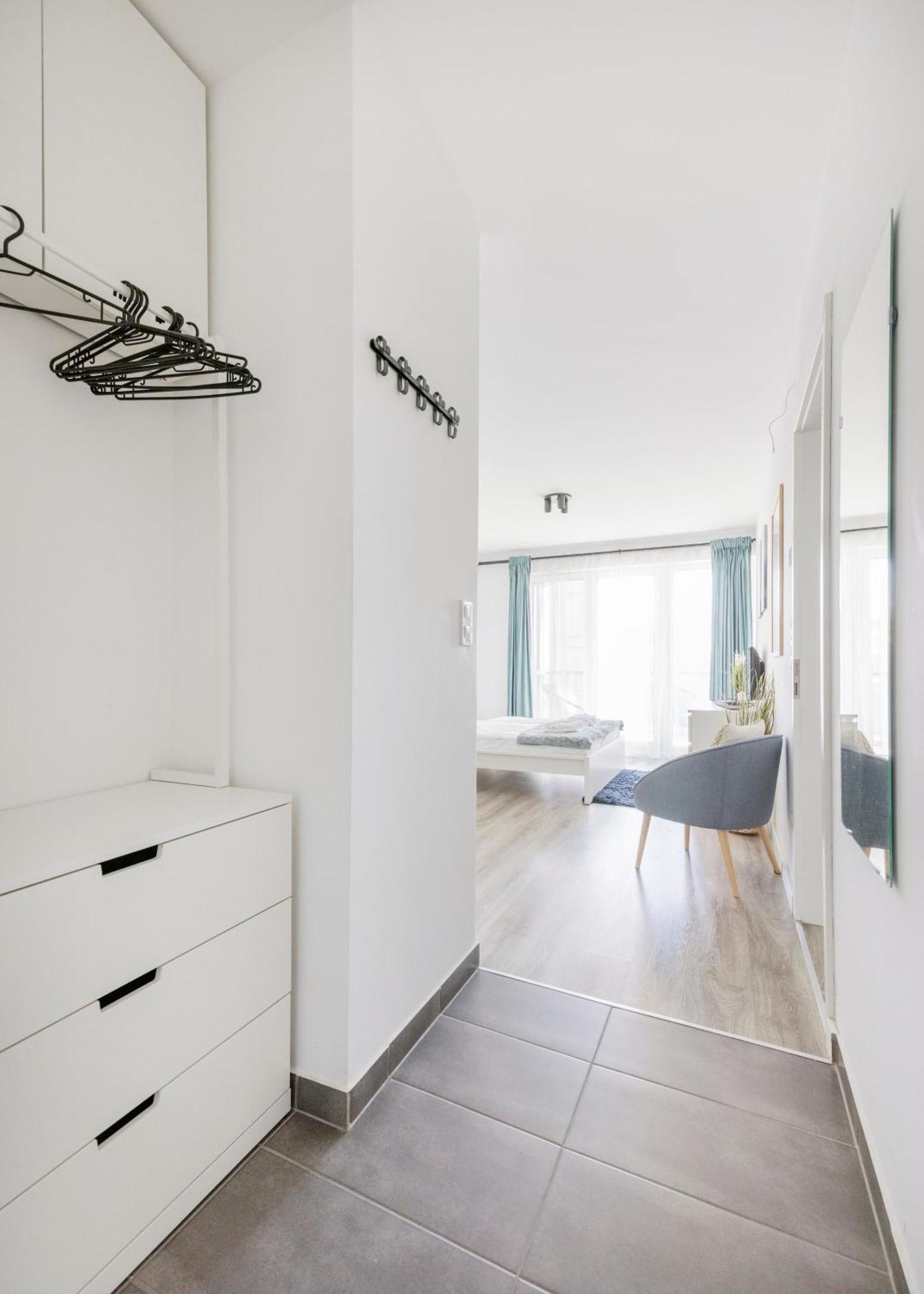 Modern Riverfront Apartment With Free Parking Boedapest Buitenkant foto