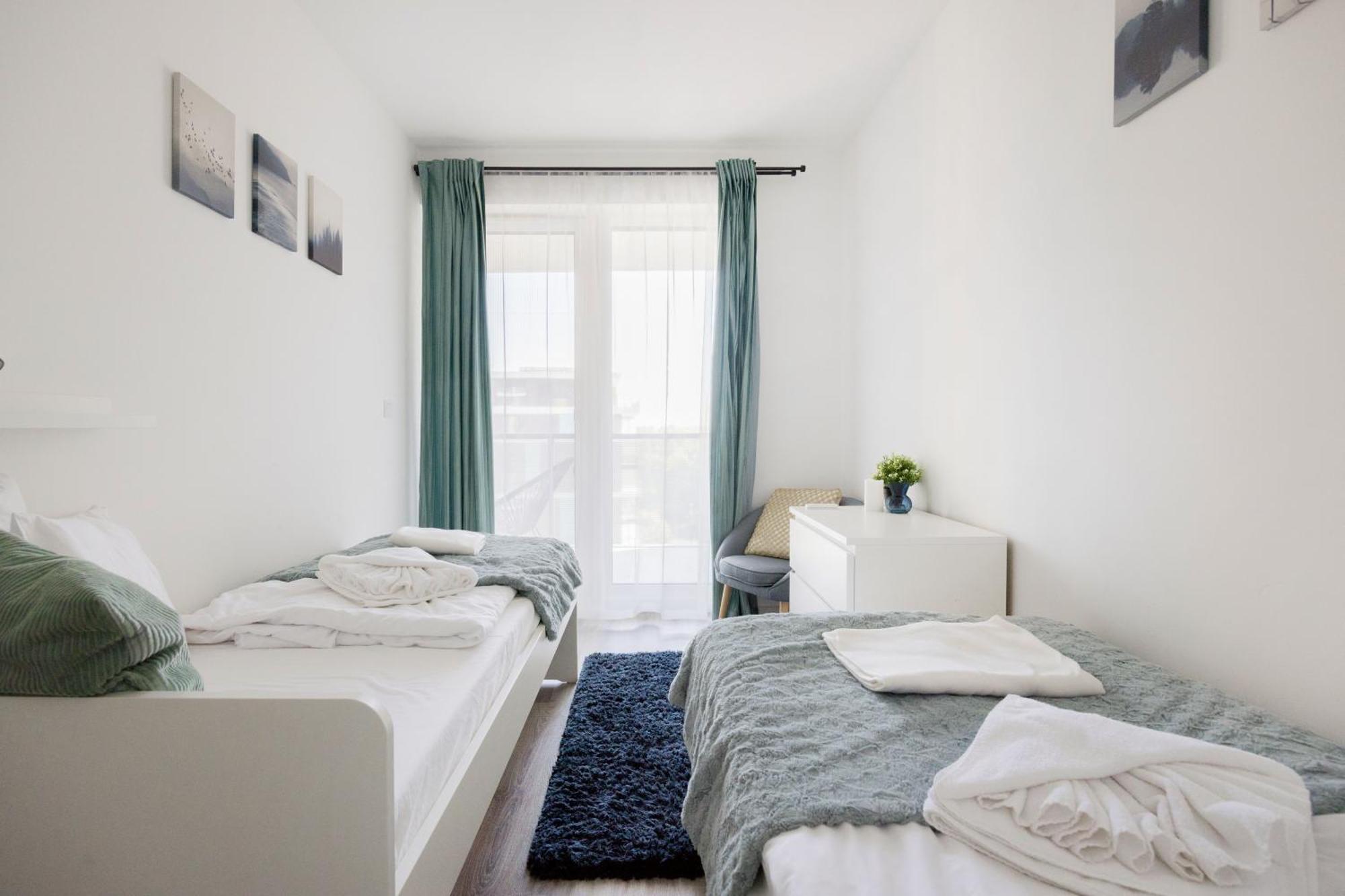 Modern Riverfront Apartment With Free Parking Boedapest Buitenkant foto