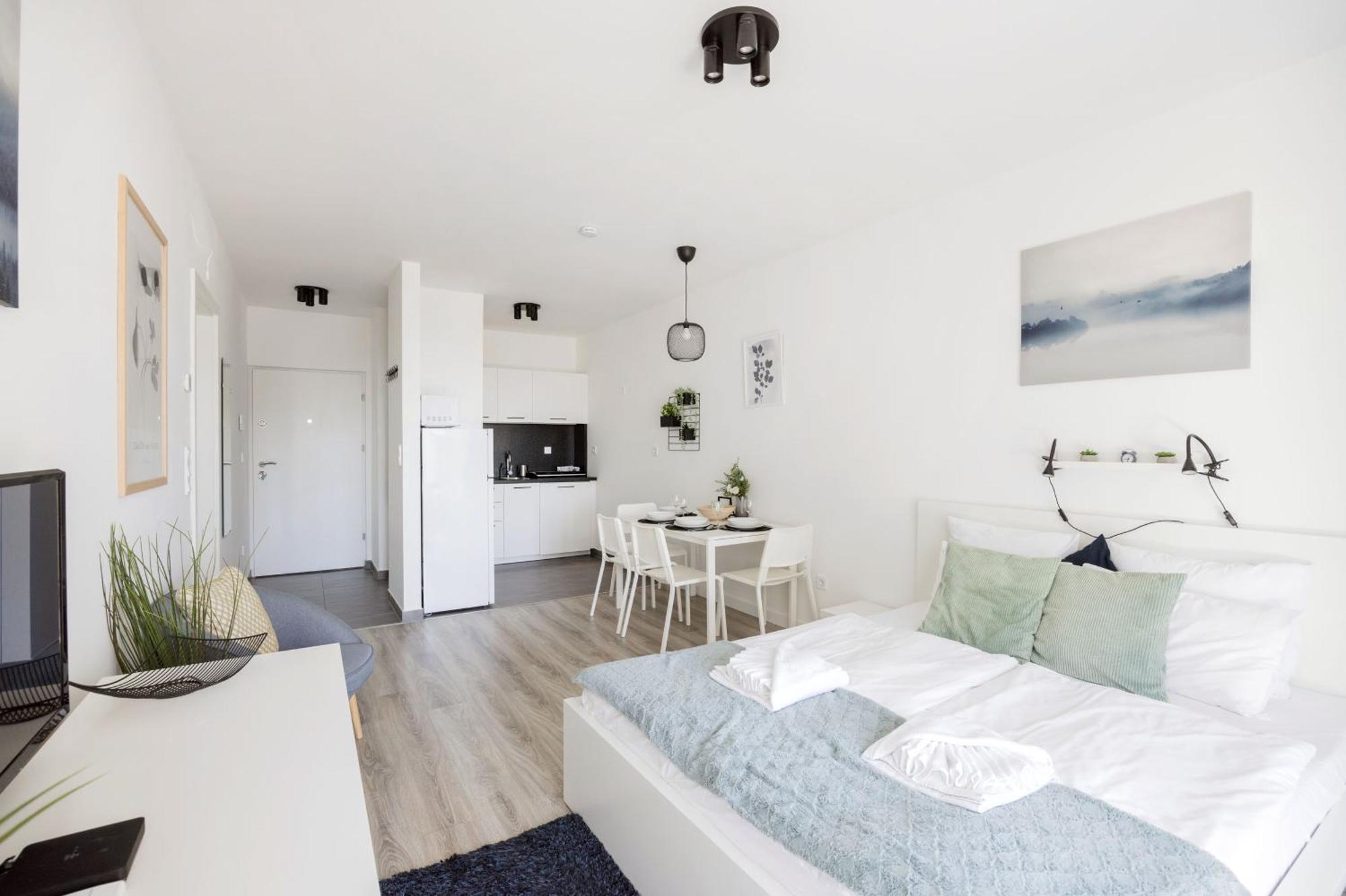 Modern Riverfront Apartment With Free Parking Boedapest Buitenkant foto