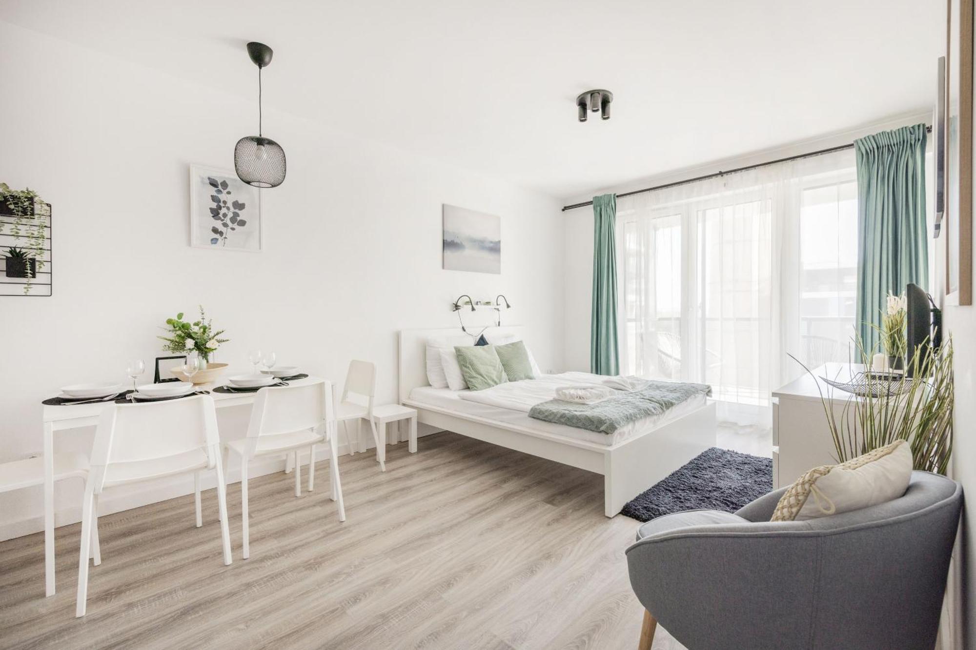 Modern Riverfront Apartment With Free Parking Boedapest Buitenkant foto