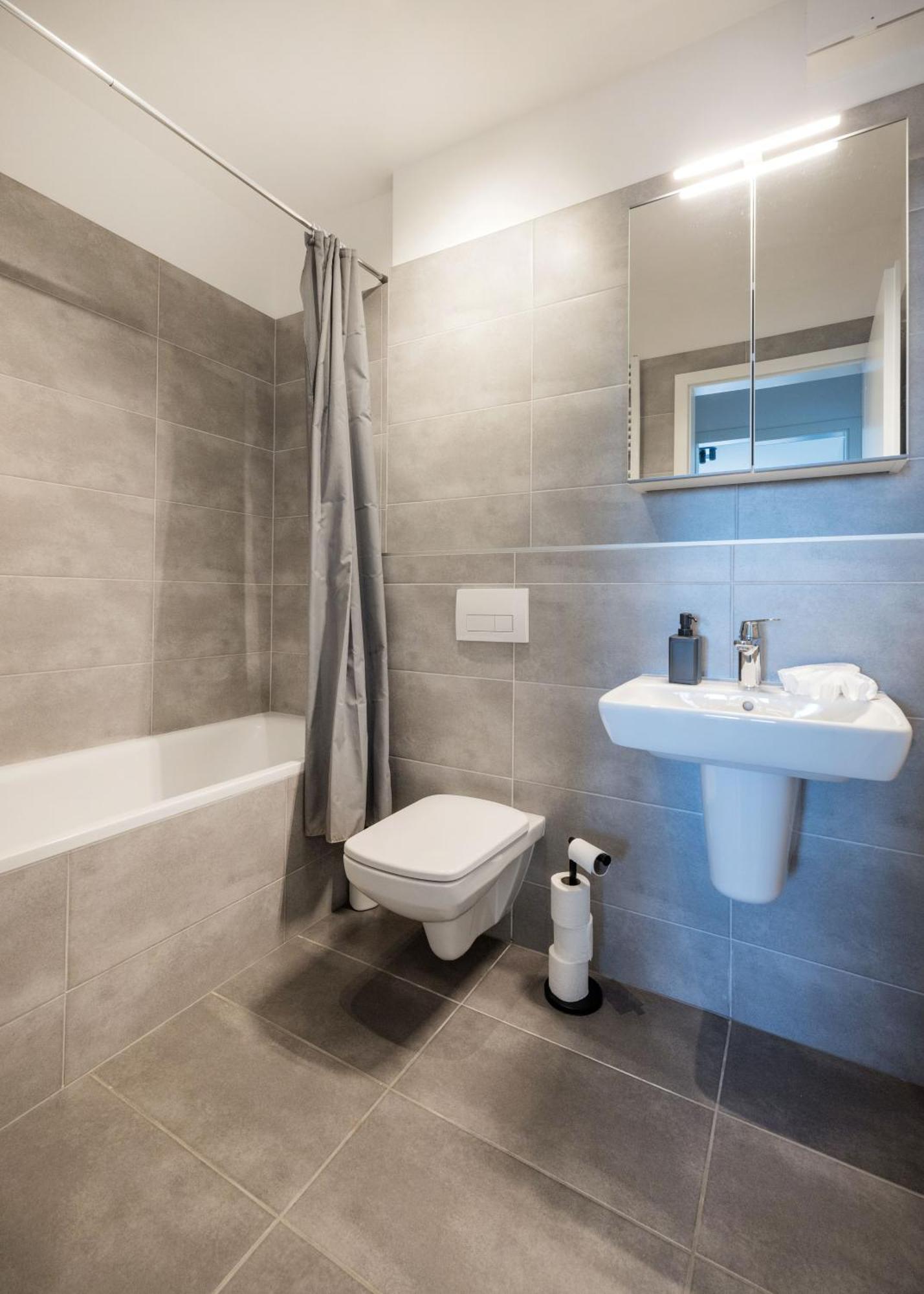 Modern Riverfront Apartment With Free Parking Boedapest Buitenkant foto