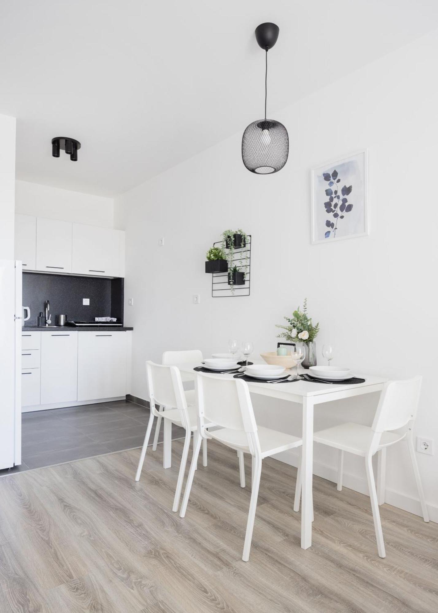 Modern Riverfront Apartment With Free Parking Boedapest Buitenkant foto