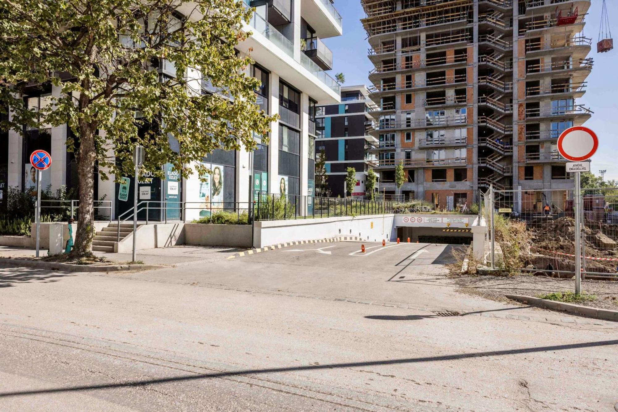 Modern Riverfront Apartment With Free Parking Boedapest Buitenkant foto